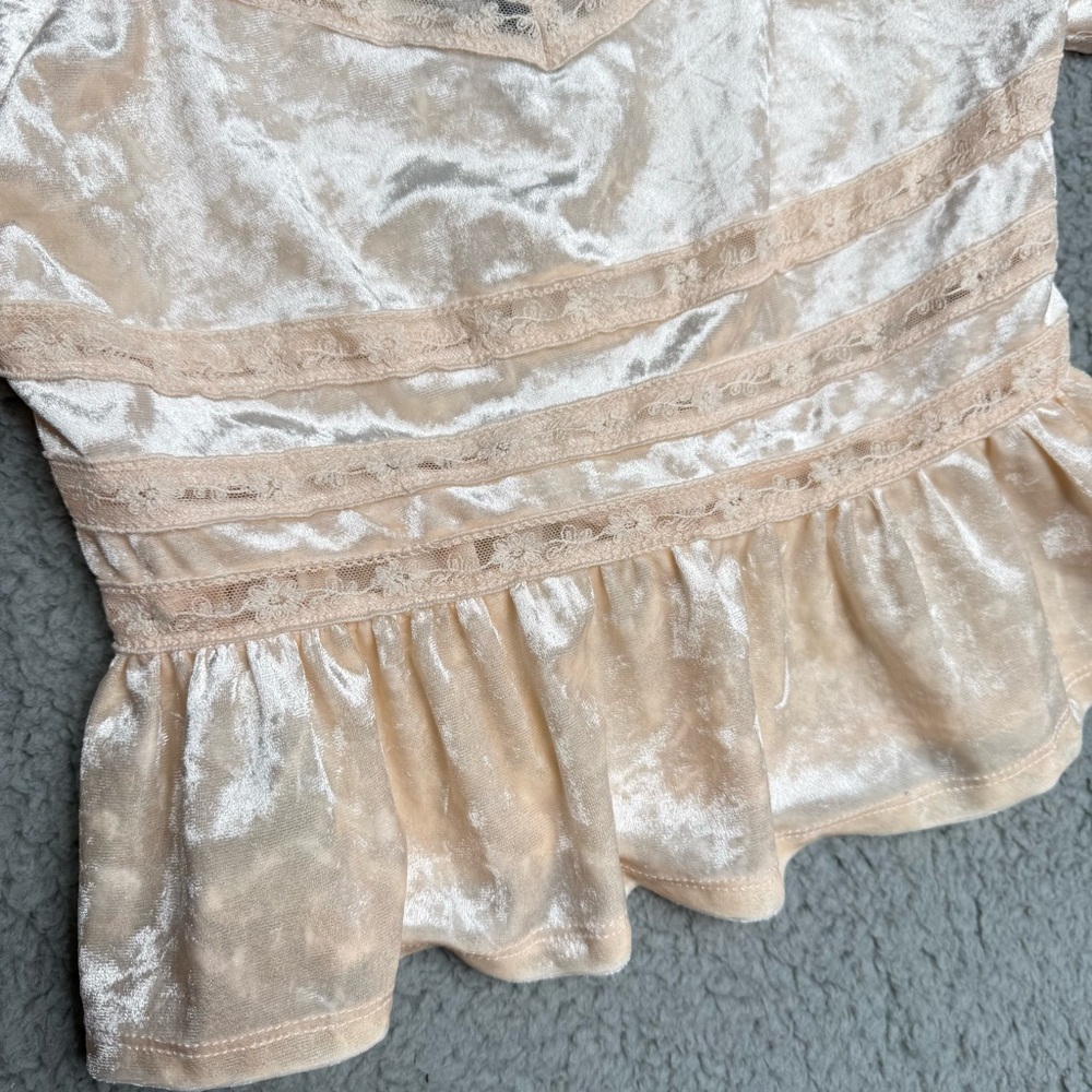 Forever 21 cream velvet peplum top puff sleeve romantic coquette blouse size M - Picture 3 of 5